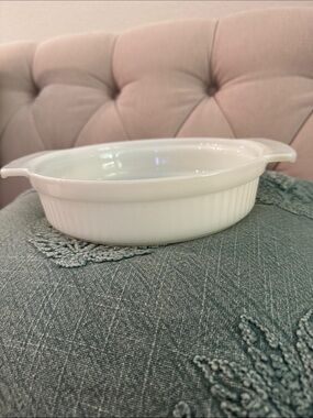 Fire King 1429 round 1 Quart casserole dish with ribbed sides and Handles